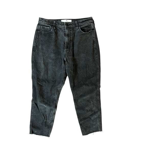 Hollister Denim - Hollister Curvy Ultra High-Rise Mom Jeans Faded Black Raw Hem 12S W31S Stretch